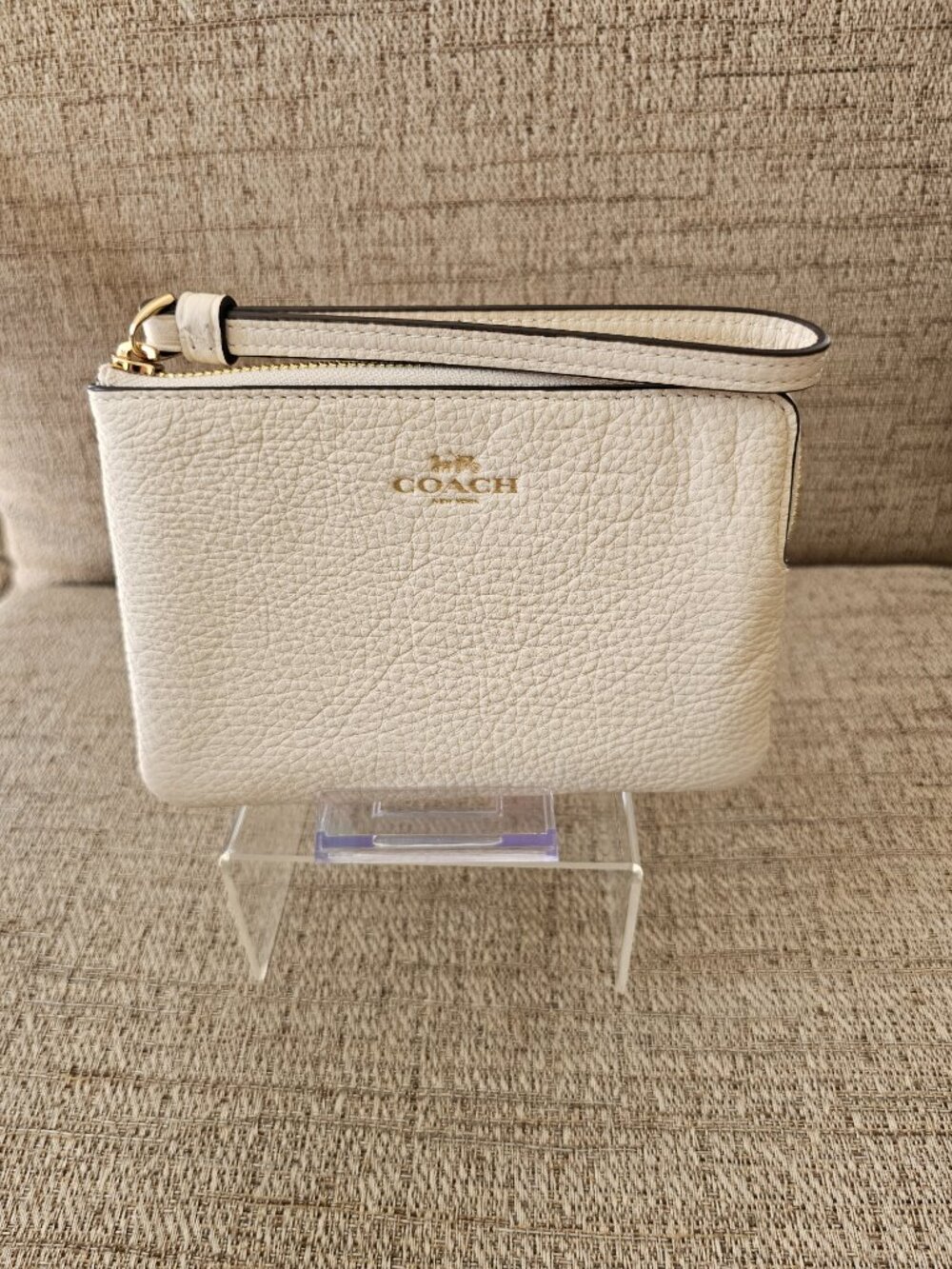 NWT Coach Chalk/Cream Bubbled Pebbled Leather Corner Zip Wristlet with Gold trim